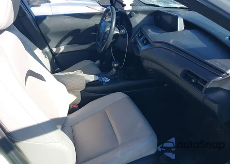 2021 Lexus Ux 200 z USA, uszkodzony, nr VIN JTHX3JBH5M2036273